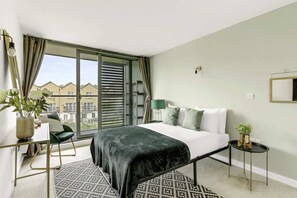 Leilighet – basic, 2 dobbeltsenger | 2 soverom, skrivebord, skrivebord for bærbar PC og strykejern/-brett