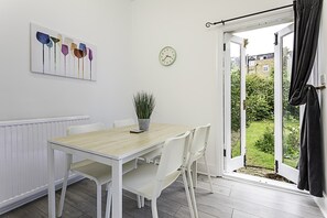 Basic Apartment, Multiple Beds | Dining - Clapham Charm: 2-bedroom Beauty (London)