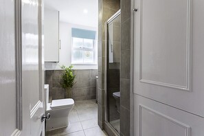 Appartement, plusieurs lits | Salle de bain