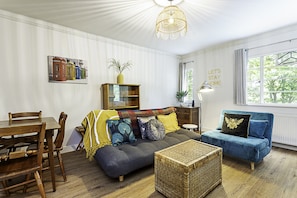 Basic Apartment, 1 Double Bed with Sofa bed | Living area - Stylish Highgate Haven Apartment (London)