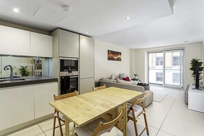 Basic Apartment, Multiple Beds | Private kitchen - Modern Shoreditch Apartment (London)