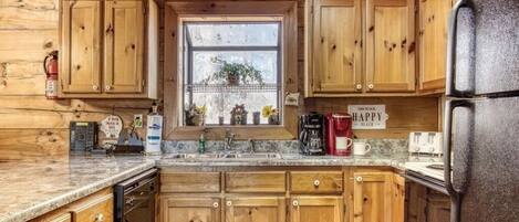 Cabin, 2 Bedrooms | Private kitchen | Fridge, oven, coffee/tea maker, toaster