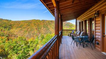 Cabin, 5 Bedrooms | Outdoor dining