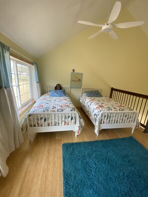 2 Schlafzimmer, Schreibtisch, Bügeleisen/Bügelbrett, kostenloses WLAN