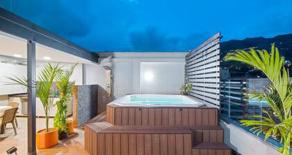 Penthouse art gallery with great view!