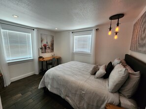 Room - Hyde Park cozy "Chic Rustic" apartment 1 Mile from downtown - Private backyard (Tampa)