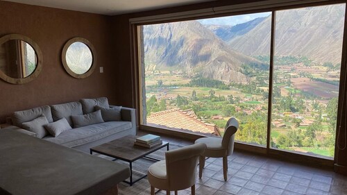 Cozi house with fireplace overlooking the Sacred Valley of the Incas 