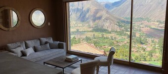 Cozi house with fireplace overlooking the Sacred Valley of the Incas 