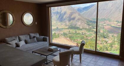 Cozi house with fireplace overlooking the Sacred Valley of the Incas