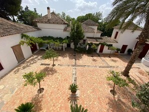 المنشأة من الخارج