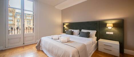 3 bedrooms, iron/ironing board, bed sheets