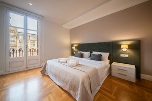4 habitaciones, tabla de planchar con plancha y ropa de cama 