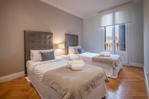 3 slaapkamers, een strijkplank/strijkijzer, beddengoed