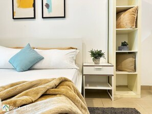 1 bedroom, desk, iron/ironing board, WiFi - Quiet Studio w/ Balcony & RoofTop Pool in Marina
 (Dubai Marina)