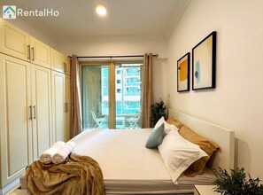 1 bedroom, desk, iron/ironing board, WiFi