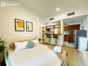 1 slaapkamer, een bureau, een strijkplank/strijkijzer, wifi