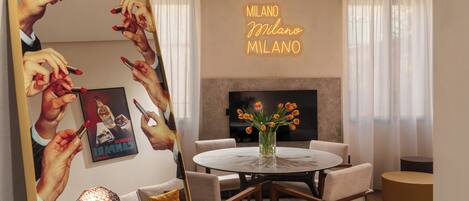 Apartment (1 Bedroom) | Dining room