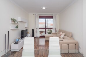 TV - Luxury Workfriendly Home - Far Ocean Views (Santa Lucía de Tirajana)