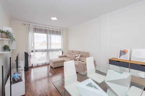 TV - Luxury Workfriendly Home - Far Ocean Views (Santa Lucía de Tirajana)