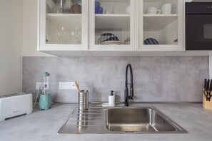 Fridge, microwave, oven, dishwasher - Luxury Workfriendly Home - Far Ocean Views (Santa Lucía de Tirajana)