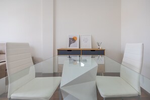 Dining - Luxury Workfriendly Home - Far Ocean Views (Santa Lucía de Tirajana)