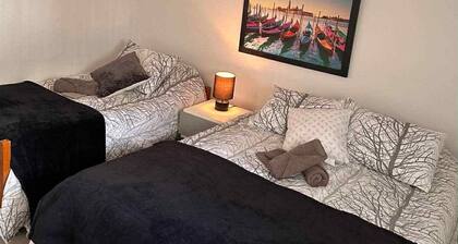 La Madeleine, Appartement Rez-de-Jardin parfait pour travail ou loisir.