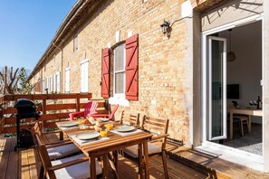Outdoor dining - Grand T2 Familiale - Terrasse (Arles)