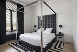Quarto standard | Cofres nos quartos, individualmente decorados