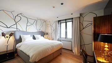 Standard Room | In-room safe, individually decorated, individually furnished, desk