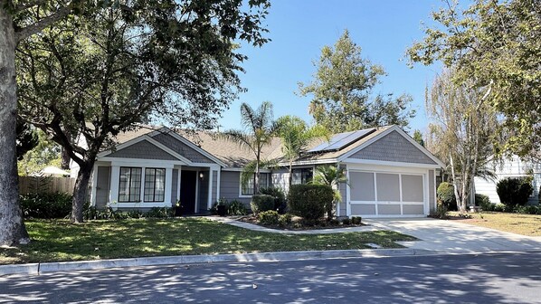 Exterior - Private community Home, near to Beach and steps to pvt. community pool! (Carpinteria)