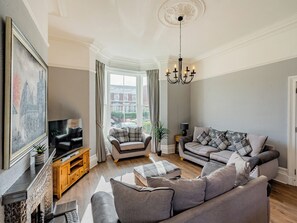 TV - 6 bedroom accommodation in Southport (Southport)