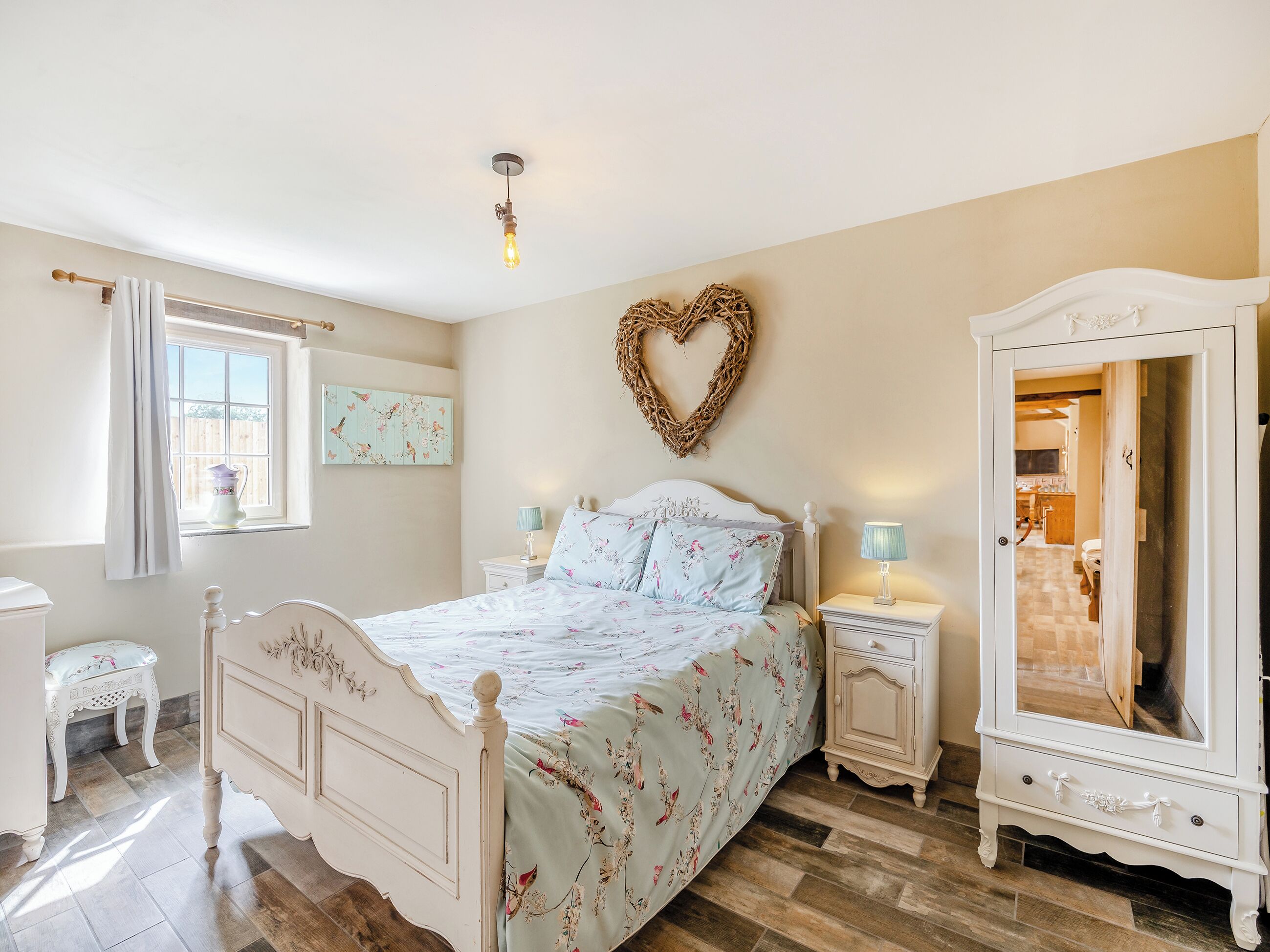 2 quartos, Wi-Fi de cortesia, roupa de cama