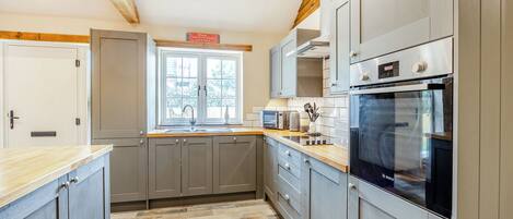 Lava-louças, cadeirão de bebê