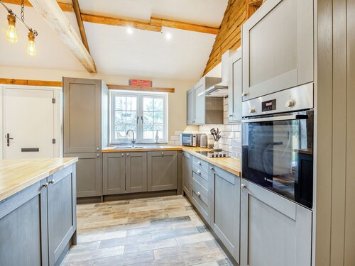 2 bedroom accommodation in Sloothby