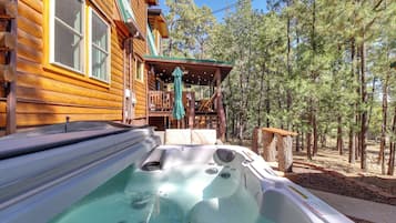 House (5 Bedrooms) | Front of property