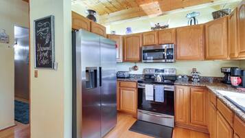 House (5 Bedrooms) | Interior