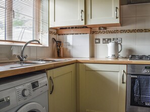 Cookware/dishes/utensils