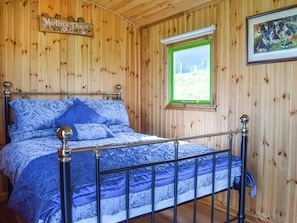 1 bedroom, bed sheets