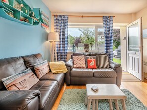 TV - Lovely bungalow in Cilau Aeron perfect for a romantic break away or family fun. (Cilau Aeron, near Lampeter)