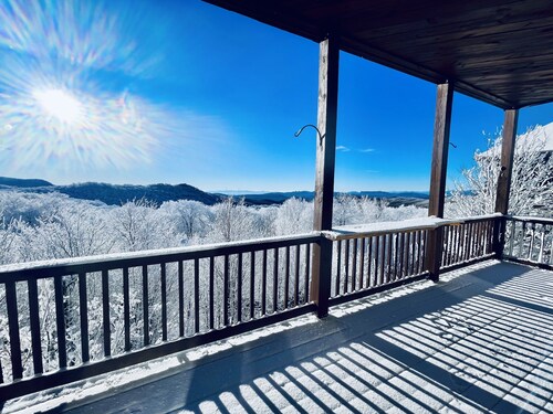 Sugar Mountain Cabin, 2bd/2bath, Steps to Slopes, Bucket List Mountain Views
