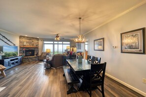 Interior - Sugar Mountain Cabin, 2bd/2bath, Steps to Slopes, Bucket List Mountain Views (Sugar Mountain)