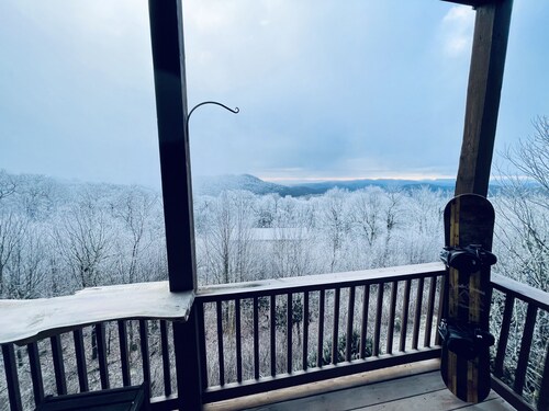 Sugar Mountain Cabin, 2bd/2bath, Steps to Slopes, Bucket List Mountain Views