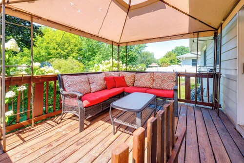 Pet-friendly Waterloo Abode w/ Deck!