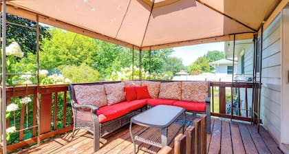 Pet-friendly Waterloo Abode w/ Deck!