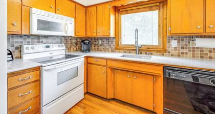 Pet-friendly Waterloo Abode w/ Deck!