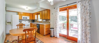 Pet-friendly Waterloo Abode w/ Deck!
