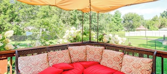 Pet-friendly Waterloo Abode w/ Deck!