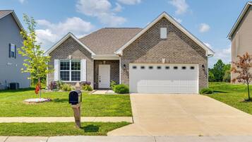 House (3 Bedrooms) | Depan hartanah