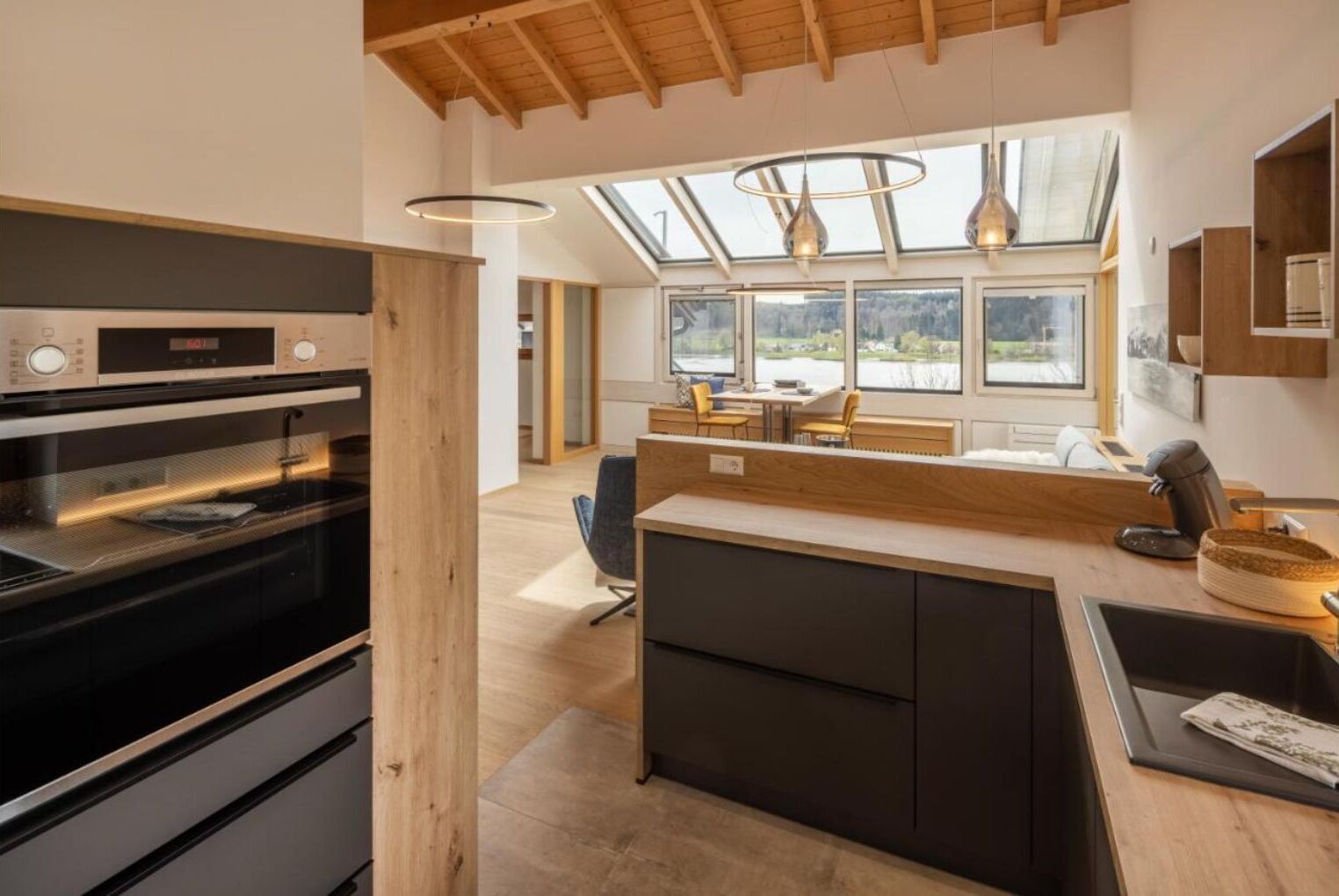 Réfrigérateur, four, plaque de cuisson, lave-vaisselle