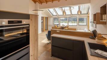 Réfrigérateur, four, plaque de cuisson, lave-vaisselle